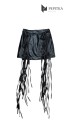 spódnica czarna z frędzlami z eko skóry przód