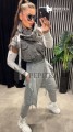 stylizacja modowa szara kamizelka z ręcznie wykończonymi detalami i oryginalne szare  spodnie z narzutką imitującą spódnice przód