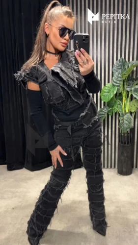 Kamizelka grafitowa z ręcznie wykończonym detalem i odpinanym kołnierzem #37