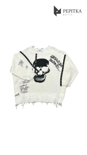 Sweter śmietankowy z czachą #18