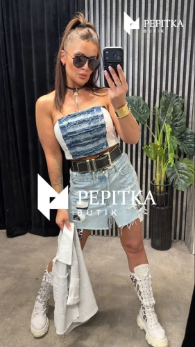 Top opaska biała z jeansem #83