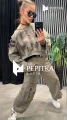 stylizacja modowa komplet khaki z przetarciami